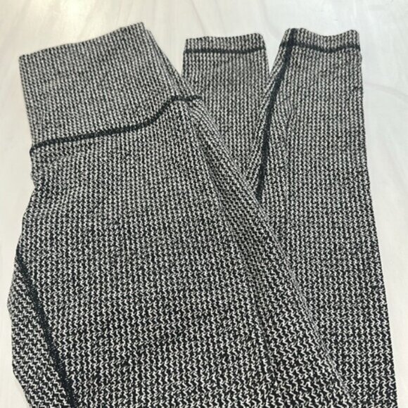 Lululemon Women's White Black Teeny Tooth Houndstooth High Times Leggings Size 6 - Picture 9 of 9